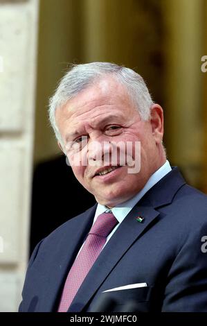 Paris, Frankreich. Februar 2024. König Abdullah II. Von Jordanien und französischer Präsident geben am 16. Februar 2024 eine gemeinsame Erklärung im Elysee-Palast in Paris ab. Foto: Dominique Jacovides/Pool/ABACAPRESS.COM Credit: Abaca Press/Alamy Live News Stockfoto