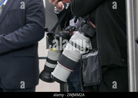 Berlin, Deutschland 16. Februar 2024: Pressetermin BK Scholz mit Wolodymyr Selenskyj im Bundeskanzleramt - 16.02.2024 im Bild: Kameras der wartenden Fotografen *** Berlin, Deutschland 16. Februar 2024 Pressetermin BK Scholz mit Wolodymyr Selenskyj im Bundeskanzleramt 16 02 2024 in den Bildkameras der wartenden Fotografen Copyright: XFotostandx/xReuhlx Stockfoto