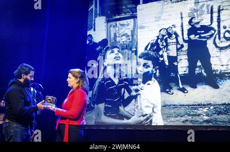 HILVERSUM – der Fotograf Sakir Khader wurde zum Gewinner der Silbernen Kamera im Theater Gooiland erklärt. Der Preis ist für das beste journalistische Foto des vergangenen Jahres. ANP ROBIN UTRECHT niederlande raus - belgien raus Stockfoto