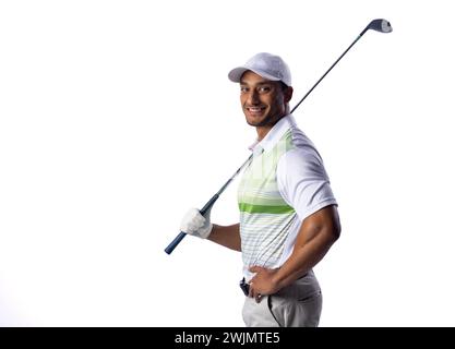 Junger birassischer Mann posiert selbstbewusst mit einem Golfschläger mit Kopierraum Stockfoto