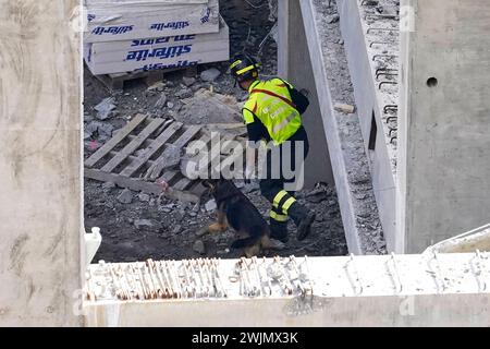 Florenz, Italien. Februar 2024. foto Marco Bucco/LaPresse16 Febbraio 2024 - Firenze, Italia Cronaca Incidente sul lavoro nel cantiere del nuovo centro commerciale Esselunga, almeno 3 operai morti tra le vittime Nella foto : il cantiere luogo dell'incidente Foto Marco Bucco/LaPresse 16. Februar 2024 - Florenz, Italien Nachrichten Arbeitsunfall auf der Baustelle des neuen Einkaufszentrums Esselunga, mindestens 3 Arbeiter tot unter den Opfern auf dem Foto : die Baustellenszene des Unfalls Credit: LaPresse/Alamy Live News Stockfoto