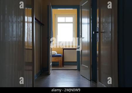 PRODUCTION - 14 February 2024, Schleswig-Holstein, Lübeck-Travemünde: View into a room in the youth center 'Haus Seeblick' of the youth organization 'SJD - Die Falken', on the steep coast in the district of Brodten on the Baltic Sea. The youth center 'Haus Seeblick', located directly on the Brodten cliffs, is now closed for children and youth work after another edge demolition. Only a good four meters lie between one corner of the 'Haus Seeblick' and the abyss. At the end of January, a tree fell along the edge and left a hole in the footpath in front of the house. Photo: Marcus Brandt/dpa Stock Photo