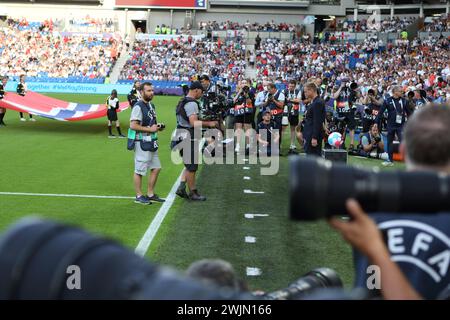 Fotografen und TV-Crew warten am 11. Juli 2022 auf die Teams England gegen Norwegen UEFA Womens Euro Brighton Community Stadium (Amex Stadium) Stockfoto