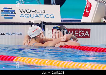 Doha, Katar. Februar 2024. DOHA, KATAR - 16. FEBRUAR: Siegerin Marrit Steenbergen aus den Niederlanden und Siobhan Bernadette Haugney aus Hongkong, China, beim 100-m-Freistil-Finale der Frauen am 15. Tag: Schwimmen der Doha-Weltmeisterschaft 2024 am 16. Februar 2024 in Doha, Katar. (Foto: MTB-Photo/BSR Agency) Credit: BSR Agency/Alamy Live News Stockfoto