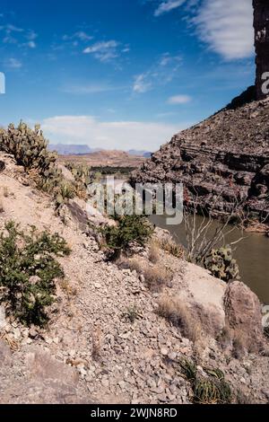 Der Rio Grande River verlässt den Santa Elena Canyon im Big Bend National Park. Stockfoto