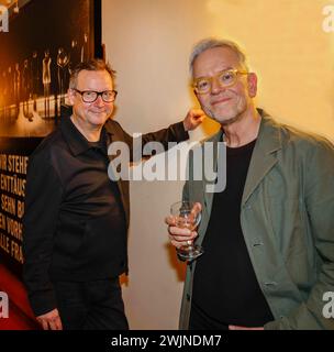 Matthias Brandt, Oliver Reese Intendant Berliner Ensemble bei der Verleihung des Goldenen Vorhangs an Matthias Brandt im Anschluss an die Aufführung mein Name sei Gantenbein im Theater Berliner Ensemble. *** Matthias Brandt, Oliver Reese Intendant Berliner Ensemble bei der Präsentation des Goldenen Vorhangs an Matthias Brandt nach der Aufführung mein Name sei Gantenbein am Theater Berliner Ensemble Stockfoto