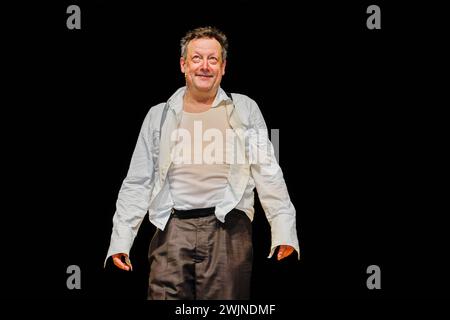 Matthias Brandt bei der Verleihung des Goldenen Vorhangs an Matthias Brandt im Anschluss an die Aufführung mein Name sei Gantenbein im Theater Berliner Ensemble. *** Matthias Brandt bei der Präsentation des Goldenen Vorhangs an Matthias Brandt nach der Aufführung mein Name sei Gantenbein im Theater Berliner Ensemble Stockfoto