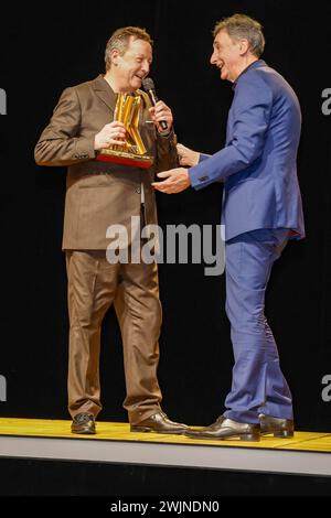 Matthias Brandt, Dirk Streich Praesident Berliner Theaterclub bei der Verleihung des Goldenen Vorhangs an Matthias Brandt im Anschluss an die Aufführung mein Name sei Gantenbein im Theater Berliner Ensemble. *** Matthias Brandt, Dirk Streich Präsident des Berliner Theaterclubs bei der Preisverleihung des Goldenen Vorhangs an Matthias Brandt im Anschluss an die Performance mein Name sei Gantenbein im Theater Berliner Ensemble Stockfoto