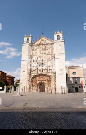 Die Fassade wurde von Simón de Colonia entworfen und 1500 fertiggestellt. Iglesia conventual de San Pablo alias San Pablo de Valladolid. Kirche und ehemaliges Kloster. Ist Stockfoto