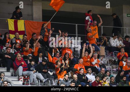 Turin, Italien. Februar 2024. Famila Schio Basket femminile Fans FrecciaRossa Finale vier Italienischen Frauen-Cup Spiel zwischen Famila Schio Basket femminile und Virtus Eirene Ragusa in PalaAlpitour, Turin während Frecciarossa Finale vier - Famila Weber Schio vs Passalacqua Ragusa, Basketball Italienisches Frauen-Cup-Spiel in Turin, 16. Februar 2024 Credit: Unabhängige Fotoagentur/Alamy Live News Stockfoto