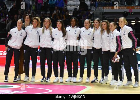 Turin, Italien. Februar 2024. Juventus Frauen während des FrecciaRossa Finales vier italienischer Frauen-Cup-Spiel zwischen Famila Schio Basket femminile und Virtus Eirene Ragusa in PalaAlpitour, Turin während des Frecciarossa Finales vier - Famila Weber Schio vs Passalacqua Ragusa, italienisches Basketball-Cup-Spiel der Frauen in Turin, Italien, 16. Februar 2024 Credit: Unabhängige Fotoagentur/Alamy Live News Stockfoto