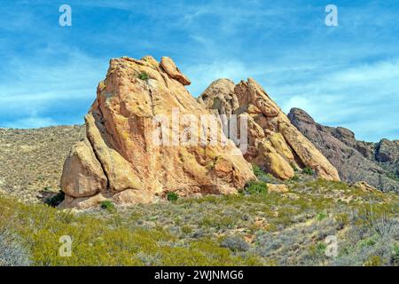 Dramatische Felsen in einer trockenen Landschaft im Organ Mountain Desert Peaks National Monument in New Mexico Stockfoto