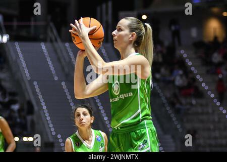 Turin, Italien. Februar 2024. FrecciaRossa Finale vier italienisches Frauen-Cup-Spiel zwischen Famila Schio Basket femminile und Virtus Eirene Ragusa in PalaAlpitour, Turin während des Frecciarossa Finale vier - Famila Weber Schio vs Passalacqua Ragusa, italienisches Basketball-Spiel der Frauen in Turin, Italien, 16. Februar 2024 Credit: Unabhängige Fotoagentur/Alamy Live News Stockfoto