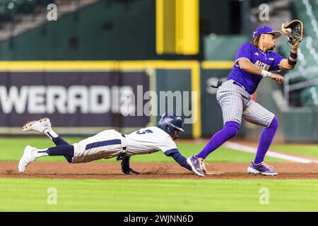 Februar 2024: Caleb Tart (3) vermeidet den Tag-Versuch von Alcorn State Braves, dem ersten Baseman Kalum Banks Jr. (22) während des NCAA-Baseballspiels zwischen den Alcorn State Braves und den Southern University Jaguars im Cactus Jack HBCU Classic im Minute Maid Park in Houston, Texas, 2024. Prentice C. James/CSM Stockfoto