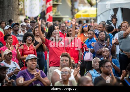 Menschen, die den World Steel Pan Day Parade in Trinidad und Tobago feiern Stockfoto