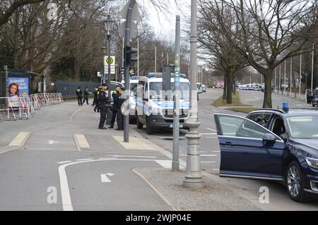 Berlin, Deutschland - 16. Februar 2024 - enge Sicherheit während des Besuchs des Präsidenten der Ukraine Wolodymyr Zelenkyj in der Nähe des Palastes Bellevue. (Foto: Markku Rainer Peltonen) Stockfoto