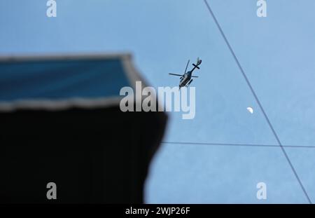 Ein Helikopter der Polizei über dem Bayerischen Hof während der Münchner Sicherheitskonferenz. Ein Helikopter der Polizei über dem Bayerischen Hof während der Münchner Sicherheitskonferenz. München Bayern Deutschland *** Ein Polizeihubschrauber über dem Bayerischen Hof während der Münchner Sicherheitskonferenz Ein Polizeihubschrauber über dem Bayerischen Hof während der Münchner Sicherheitskonferenz München Bayern Deutschland Stockfoto