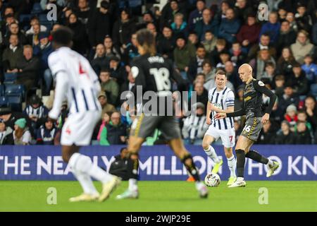 West Bromwich, Großbritannien. Februar 2024. Southampton's will Smallbone am 16. Februar 2024 beim EFL Sky Bet Championship-Spiel zwischen West Bromwich Albion und Southampton bei den Hawthorns in West Bromwich, England. Foto von Stuart Leggett. Nur redaktionelle Verwendung, Lizenz für kommerzielle Nutzung erforderlich. Keine Verwendung bei Wetten, Spielen oder Publikationen eines einzelnen Clubs/einer Liga/eines Spielers. Quelle: UK Sports Pics Ltd/Alamy Live News Stockfoto