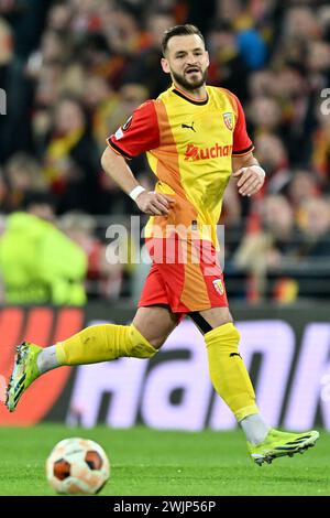 Linse, Frankreich. Februar 2024. Jonathan Gradit (24) von RC Lens, das während des Play-off-Spiels der UEFA Europa League in der Saison 2023-2024 zwischen Racing Club de Lens und SC Freiburg am 15. Februar 2024 in Lens, Frankreich, gezeigt wurde. (Foto: David Catry/Isosport) Credit: Sportpix/Alamy Live News Stockfoto