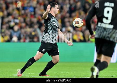 Linse, Frankreich. Februar 2024. Nicolas Höfler (27) aus Freiburg wurde während des Play-off-Spiels der UEFA Europa League in der Saison 2023-2024 zwischen Racing Club de Lens und SC Freiburg am 15. Februar 2024 in Lens, Frankreich, aufgenommen. (Foto: David Catry/Isosport) Credit: Sportpix/Alamy Live News Stockfoto