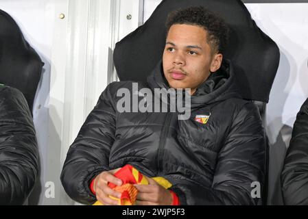 Linse, Frankreich. Februar 2024. Ayanda Shishuba (32) von RC Lens während des Play-off-Spiels der UEFA Europa League – das erste Legspiel in der Saison 2023-2024 zwischen Racing Club de Lens und SC Freiburg am 15. Februar 2024 in Lens, Frankreich. (Foto: David Catry/Isosport) Credit: Sportpix/Alamy Live News Stockfoto