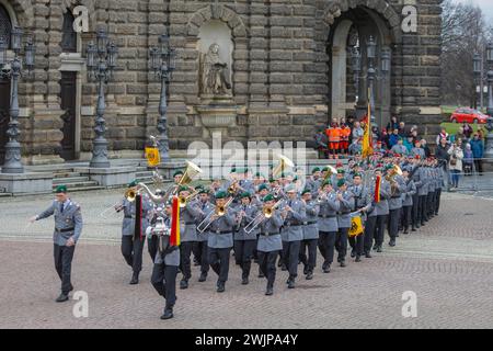 Öffentlicher Aufruf der Heeresoffizierschule am Theaterplatz: Bundeswehr ehrt und verabschiedet junge Soldaten, Dresden, Sachsen Stockfoto