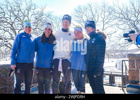 Minneapolis, Minnesota, USA. Februar 2024. (Von links nach rechts) ROSIE BRENNAN, JULIA Kern, JC SCHOONMAKER und JESSIE DIGGINS aus den Vereinigten Staaten posieren für ein Foto am 1. Tag der COOP FIS Cross-Country-Weltmeisterschaft 2024 am 16. Februar 2024 in Minneapolis, Minnesota, USA. (Kreditbild: © Steven Garcia/ZUMA Press Wire) NUR REDAKTIONELLE VERWENDUNG! Nicht für kommerzielle ZWECKE! Stockfoto