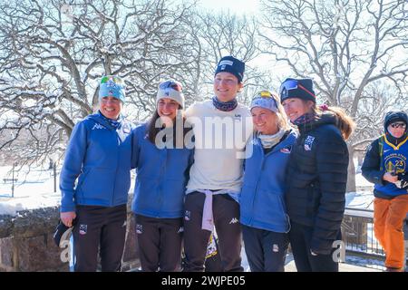 Minneapolis, Minnesota, USA. Februar 2024. (Von links nach rechts) ROSIE BRENNAN, JULIA Kern, JC SCHOONMAKER und JESSIE DIGGINS aus den Vereinigten Staaten posieren für ein Foto am 1. Tag der COOP FIS Cross-Country-Weltmeisterschaft 2024 am 16. Februar 2024 in Minneapolis, Minnesota, USA. (Kreditbild: © Steven Garcia/ZUMA Press Wire) NUR REDAKTIONELLE VERWENDUNG! Nicht für kommerzielle ZWECKE! Stockfoto