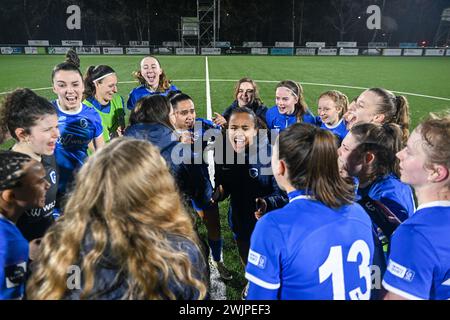 Genk, Belgien. Februar 2024. Das Team Genk feiert seinen Sieg nach einem Frauenfußballspiel zwischen Racing Genk Ladies und SV Zulte-Waregem am 17. Spieltag der Saison 2023 - 2024 der Belgischen Lotto Womens Super League, Freitag, 16. Februar 2024 in Genk, Belgien. Quelle: Sportpix/Alamy Live News Stockfoto