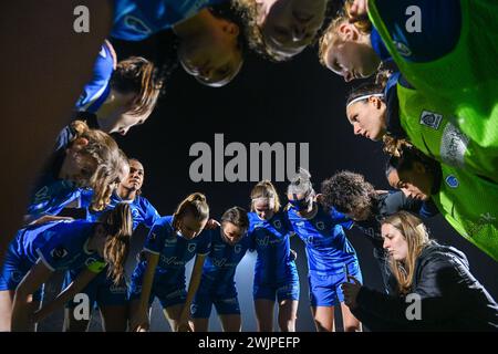 Genk, Belgien. Februar 2024. Das Team Genk wurde vor einem Frauenfußballspiel zwischen Racing Genk Ladies und SV Zulte-Waregem am 17. Spieltag der Saison 2023 - 2024 der Belgischen Lotto Womens Super League am Freitag, 16. Februar 2024 in Genk, Belgien, vorgestellt. Quelle: Sportpix/Alamy Live News Stockfoto