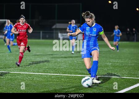 Genk, Belgien. Februar 2024. Sien Vandersanden (10) von Genk während eines Frauenfußballspiels zwischen Racing Genk Ladies und SV Zulte-Waregem am 17. Spieltag der Saison 2023 - 2024 der belgischen Lotto Womens Super League, Freitag, 16. Februar 2024 in Genk, Belgien. Quelle: Sportpix/Alamy Live News Stockfoto