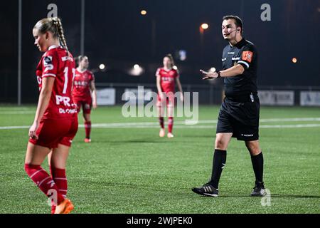 Genk, Belgien. Februar 2024. Schiedsrichter Thomas Vanboven während eines Frauenfußballspiels zwischen Racing Genk Ladies und SV Zulte-Waregem am 17. Spieltag der Saison 2023 - 2024 der Belgischen Lotto Womens Super League, Freitag, 16. Februar 2024 in Genk, Belgien. Quelle: Sportpix/Alamy Live News Stockfoto