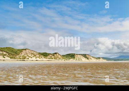 Five Finger Strand, einer der berühmtesten Strände in Inishowen, bekannt für seinen unberührten Sand und die umliegende felsige Küste mit einigen der höchsten s Stockfoto