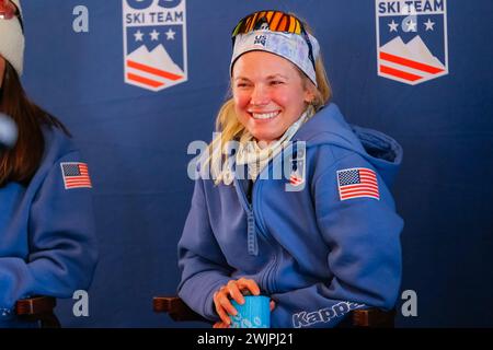 Minneapolis, Minnesota, USA. Februar 2024. JESSIE DIGGINS aus den Vereinigten Staaten nimmt an einer Pressekonferenz am 1. Tag der COOP FIS Cross-Country-Weltmeisterschaft 2024 Teil. (Kreditbild: © Steven Garcia/ZUMA Press Wire) NUR REDAKTIONELLE VERWENDUNG! Nicht für kommerzielle ZWECKE! Stockfoto