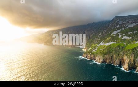 Slieve League, Irlands höchsten Meeresklippen, in south west Donegal entlang dieser herrlichen Küste fahren. Eine der beliebtesten hält Stockfoto