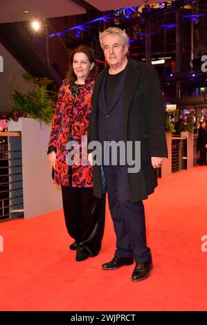 Martina Gedeck und Markus Imboden bei der Festivaleröffnung und der Premiere des Kinofilms 'kleine Dinge wie diese / kleine Dinge wie diese' auf der Berlinale 2024 / 74. Internationale Filmfestspiele Berlin im Berlinale Palast. Berlin, 15.02.2024 Stockfoto