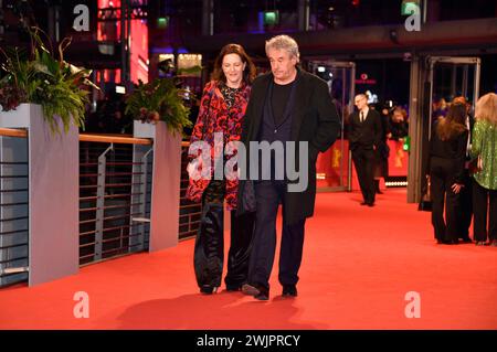 Martina Gedeck und Markus Imboden bei der Festivaleröffnung und der Premiere des Kinofilms 'kleine Dinge wie diese / kleine Dinge wie diese' auf der Berlinale 2024 / 74. Internationale Filmfestspiele Berlin im Berlinale Palast. Berlin, 15.02.2024 Stockfoto