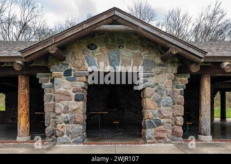 Carl Fritz Henning Shelter wurde von der CCC während der Großen Depression im Ledges State Park in der Nähe von Boone, Iowa, USA gebaut Stockfoto