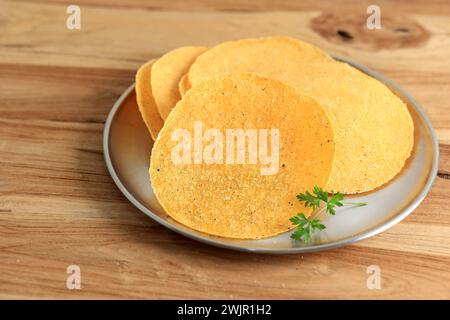 Hausgemachte Getrocknete Gelbe Mais Tortilla Mexikanische Chips Stockfoto