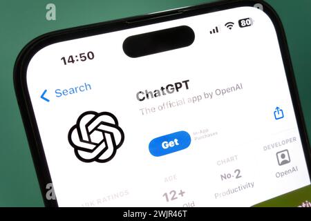 Nanning, China - 16. Februar 2024. ChatGPT-App auf einem Smartphone. ChatGPT ist ein Chatbot, der von OpenAI entwickelt wurde. Stockfoto