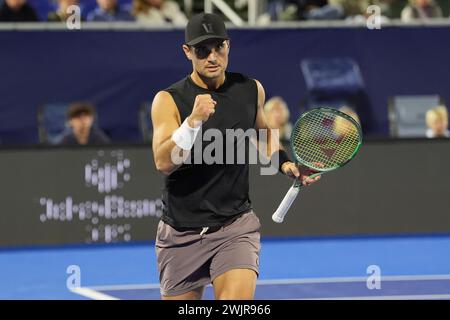 Delray Beach, Florida, USA. Februar 2024. 14. Februar: Marcos Giron (USA) besiegt Adrian Mannarino (FRA) in der ersten Runde der Delray Beach Open 2024 im Delray Beach Tennis Center. (Kreditbild: © Andrew Patron/ZUMA Press Wire) NUR REDAKTIONELLE VERWENDUNG! Nicht für kommerzielle ZWECKE! Stockfoto