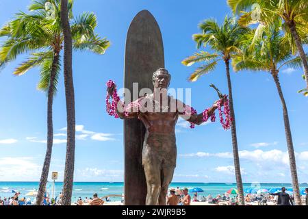 Duke Paoa Kahanamoku Statue am Waikiki Beach, Waikiki, Honolulu, Oahu, Hawaii, Vereinigte Staaten von Amerika Stockfoto