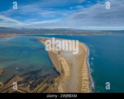 Aus der Vogelperspektive auf Punta del Fangar Point und Fangar Bay im nördlichen Teil des Ebro Delta (Tarragona, Katalonien, Spanien) Stockfoto