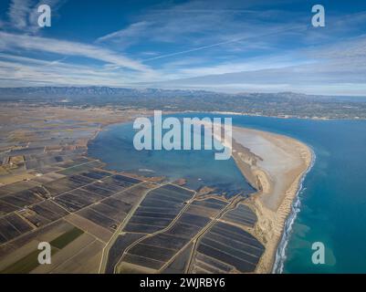 Aus der Vogelperspektive auf Punta del Fangar Point und Fangar Bay im nördlichen Teil des Ebro Delta (Tarragona, Katalonien, Spanien) Stockfoto