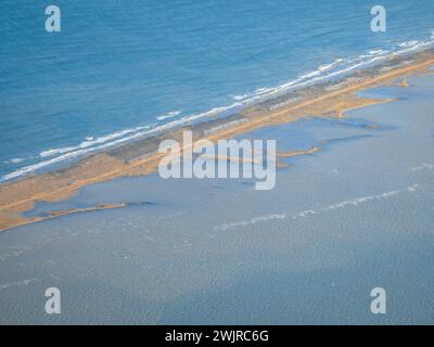 Luftaufnahme des Barra del Trabucador im Ebro-Delta bei einem Winteruntergang (Tarragona Catalonia Spanien) ESP: Vista aérea de la Barra del Trabucador Stockfoto