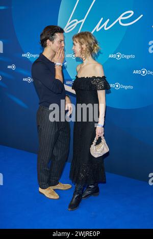 Tim Oliver Schultz und Lia von Blarer - ARD Blue Hour Party im Rahmen der 74. Berlinale im Hotel Telegraphenamt in Berlin am 17.02.2024. ARD Blue Hour 2024 *** Tim Oliver Schultz und Lia von Blarer ARD Blue Hour Party im Rahmen der Berlinale 74 im Hotel Telegraphenamt in Berlin am 17 02 2024 ARD Blue Hour 2024 Stockfoto