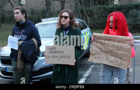 Am 16. Februar 2024 wurde in Boris ne eine Demonstration zum Gedenken an den russischen Oppositionspolitiker Alexej Nawalny einberufen, der in einem Gefangenenlager starb Stockfoto