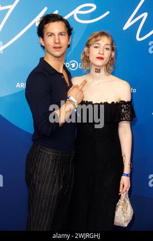 ARD Blue Hour 2024 Tim Oliver Schultz und Lia von Blarer bei der ARD Blue Hour 2024 im Telegraphenamt anlässlich der 74. Internationale Filmfestspiele Berlin Berlinale am 15.02.2024 in Berlin. *** ARD Blue Hour 2024 Tim Oliver Schultz und Lia von Blarer bei der ARD Blue Hour 2024 im Telegraphenamt anlässlich der 74. Internationalen Filmfestspiele Berlinale am 15 02 2024 in Berlin Copyright: XEventpressxKochanx Stockfoto