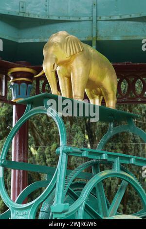 Der Maharajah-Brunnen, ein viktorianischer Brunnen, ein Geschenk eines indischen Prinzen an das Dorf Stoke Row, Oxfordshire, England Stockfoto