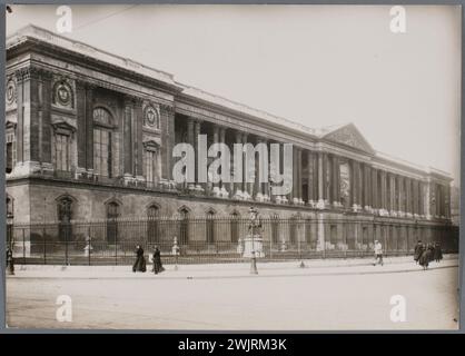 Lansiaux, Charles Joseph Antoine (N.1855-03-09-D.1939-04-06), Colonnade du Louvre, 1. Arrondissement, Paris, 1917. Gelatinbromid. Carnavalet Museum, Geschichte von Paris. Colonnade du Louvre, 1. Arrondissement, Paris. Colonnade du Louvre 22-4-17 1 Stockfoto